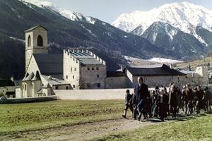Film still for "Pestalozzis Berg"